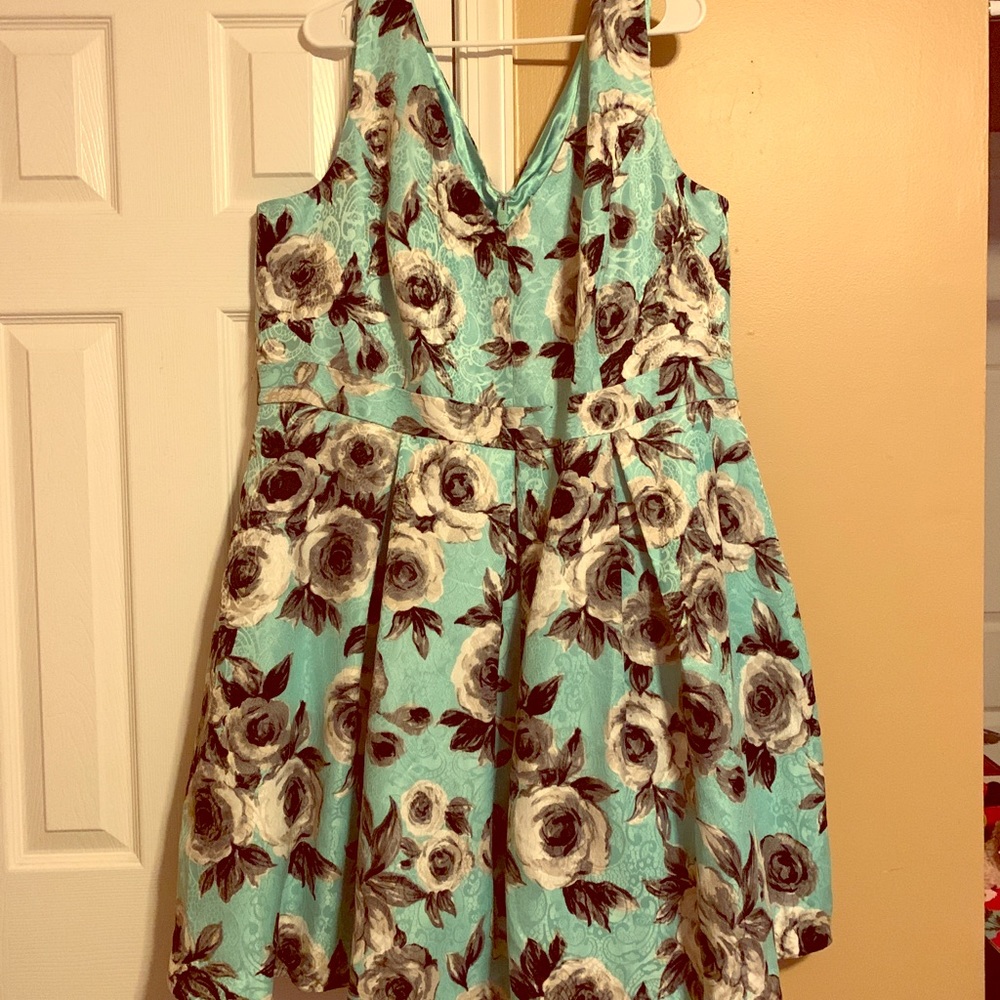 Semi-formal dress, great for summer weddings